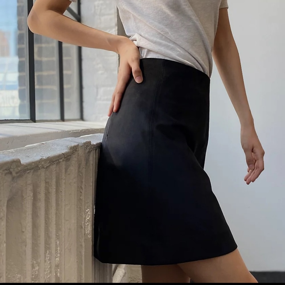 Aritzia Babaton modern mini skirt in black
